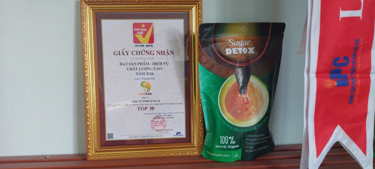 Giấy chứng nhận thương hiệu Sungar bên cạnh gói Sugar Detox